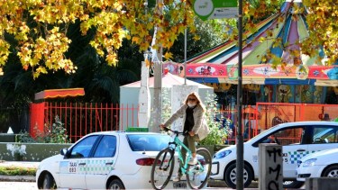 Volvieron las salidas en bicicleta en la capital provincial. Foto: Marcelo Ochoa.