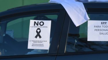 Los trabajadores de la salud de Roca salieron a la calle para hacer escuchar sus reclamos