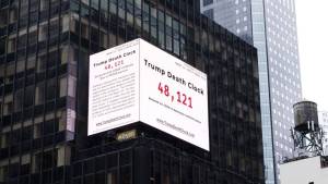 Instalan Reloj de la Muerte de Trump para evidenciar su gestión contra el Coronavirus