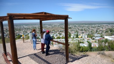 El mirador en Parque Bardas Soleadas, un sendero de más de un kilómetros para recorrer (Foto Archivo Mauro Pérez)