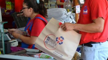 Los rubros con mayor crecimiento de precios son los de alimentación y bebida.- 