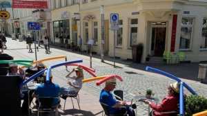 Mirá cómo mantienen la distancia social en este bar alemán
