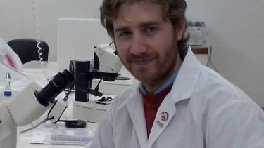 Fernando Rivero en su laboratorio. Foto Gentileza