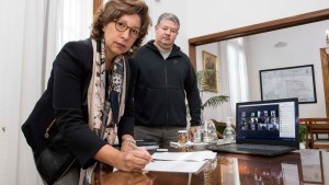 Río Negro busca acuerdos para aliviar su deuda en dólares