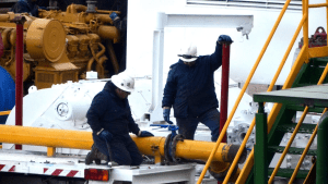 Petroleros: un gremio pactó aumento y otro amenaza con paro