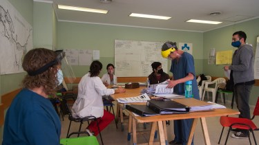 El equipo de Epidemiología del hospital Ramón Carrillo rastrea los casos de coronavirus.  Foto: Archivo.