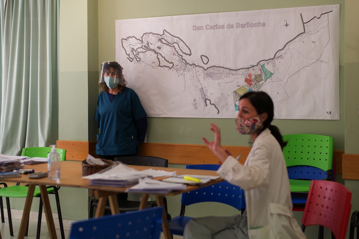 Un equipo de Epidemiología del hospital Ramón Carrillo rastrea los contactos estrechos de los pacientes infectados. Archivo