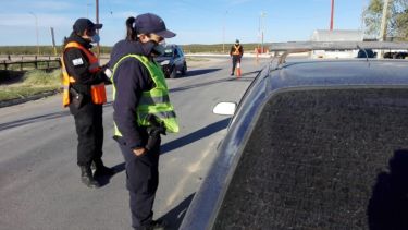 Rigurosos controles se realizan en el ingreso a la localidad. (Foto: gentileza)