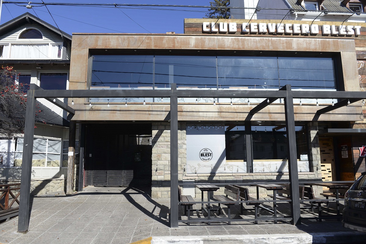 Las cervecerías en Bariloche permanecen cerradas y solo venden por delivery. Foto: Alfredo Leiva