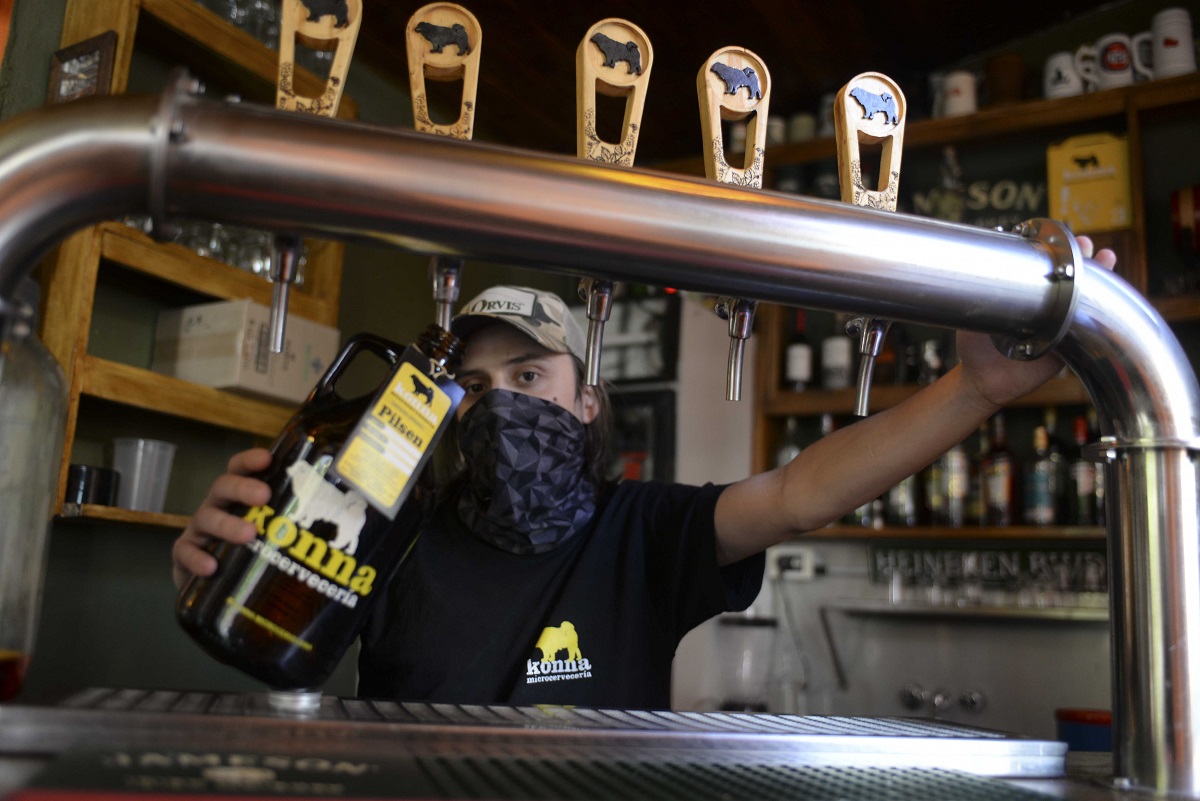 Las cervecerías deberán cerrar sus puertas una hora antes. Foto: archivo