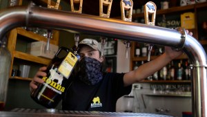 Cerveceros de Bariloche: «Siempre se apunta a la noche como problema del aumento de contagios»