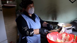 Cocina para ayudar a los que más lo necesitan en Bariloche