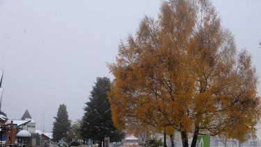 La nieve ya pintó Villa Catedral a comienzos de mayo pero para lanzar la apertura del cerro, falta. Foto: Alfredo Leiva
