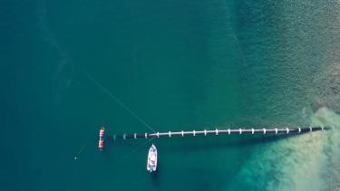 El ducto emisario  fue colocado en los últimos días en el lago Nahuel Huapi. Foto: Gentileza CEB