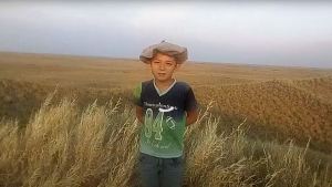 Jeremías, el niño pampeano que debe subir una loma para mandar su tarea