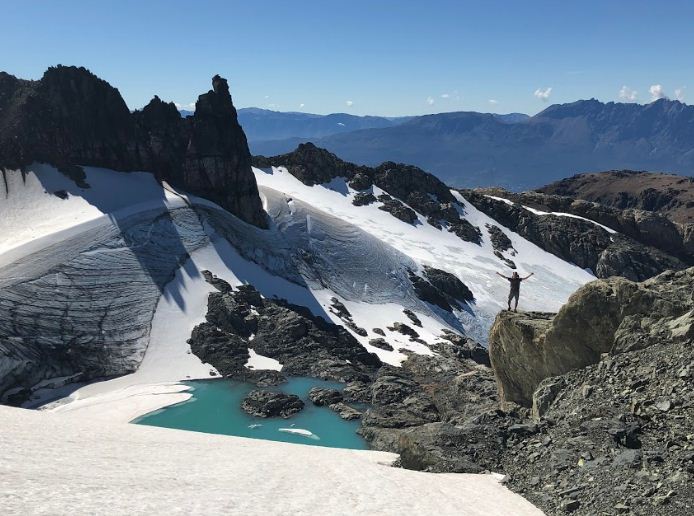Laguna y glaciar del cerro Morrudo, uno de los tantos paraísos escondidos de El Bolsón. Es un trekking de tres dias. Foto: Emiliano Becerra.