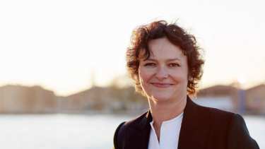 El cambio de fecha lo anunció la especialista italiana Cecilia Alemani, quien es la primera mujer en estar al frente de la institución.