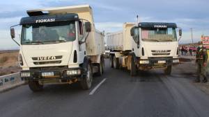 Mineros de Andacollo reanudaron el corte de la Ruta 22 en Arroyito