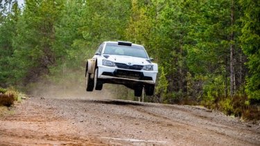 Bottas probó otro auto de rally