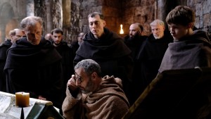 John Turturro revitaliza «El nombre de la rosa»