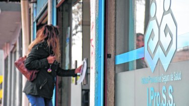 Desinfectan oficinas de Ipross en Cipolletti por los casos de Las Perlas. (Foto: Florencia Salto)