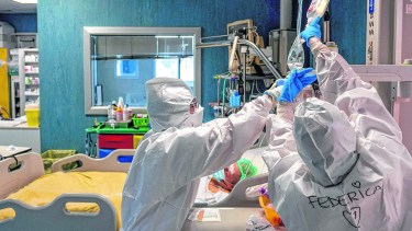 En España, la dexametasona ya se ha usado ampliamente contra la covid-19. Se administra vía oral, intramuscular o endovenosa. 