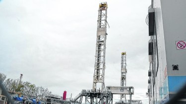 El último mes la producción de crudo en Neuquén cayó un 24%. Venía de niveles récord producto de los desarrollos en Vaca Muerta. (Archivo).-