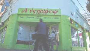 Cierre de comercios: la gastronomía de Roca baja persianas por la crisis