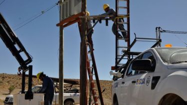 Robaron 150 metros de línea de media tensión y una zona de Roca se quedó sin luz