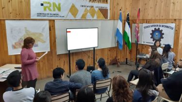 Ofrecen capacitación pre universitaria virtual para jóvenes secundarios de la Región Sur