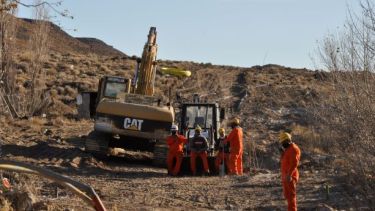 Maquinarias y operarios de la empresa Agrovial comenzaron a realizar trabajos de delimitación y limpieza de terreno en el sector sur de Jacobacci. (foto: José Mellado)