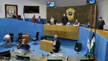 La Legislatura volverá a sesionar esta semana, con conexiones remotas. El proyecto de reducción salarial que presentó el bloque de Juntos por el Cambio no está en la agenda.
