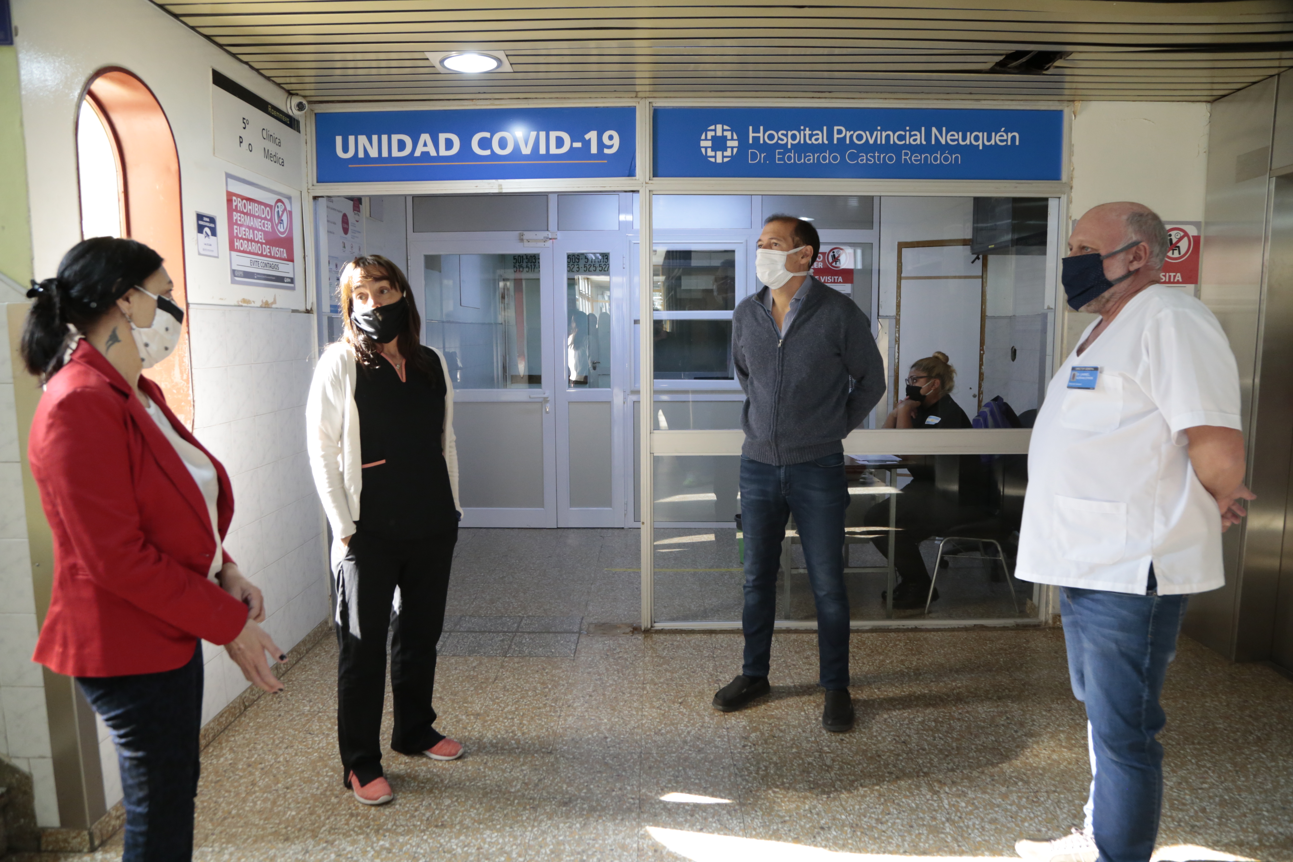 El gobernador visitó la Unidad Covid del hospital Castro Rendón. Foto: gentileza.