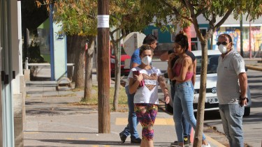 El distanciamiento social es una de las principales medidas a tomar para evitar la propagación del virus.