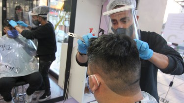 Peluquerías de Neuquén habilitadas (Foto Oscar Livera)
