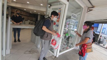 En Neuquén en casi un mes se triplicaron la cantidad de contagios de coronavirus en empleados de comercio. 