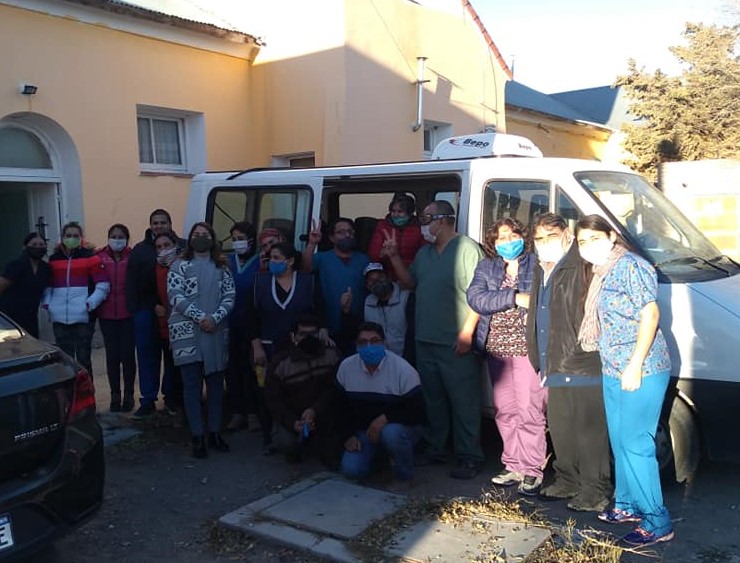 Los trabajadores del hospital "Dr. Orencio Callejas" despidieron a Rosita con gran cariño. (Foto: gentileza)