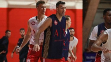 El conjunto donde juega Scola regresó a los entrenamientos individuales.