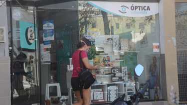 Los comercios de Neuquén. Foto: Yamil Regules