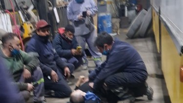 Se le cayó un colectivo encima: denuncian que habían advertido irregularidades