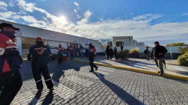 Los mineros trasladaron su protesta desde la Ciudad Judicial hacia la Legislatura. (Gentileza).-