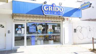Video: robó una moto de una panadería y la caja registradora de una heladería