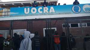 Nueva interna de Uocra por trabajo en Vaca Muerta: tomaron la sede de Neuquén