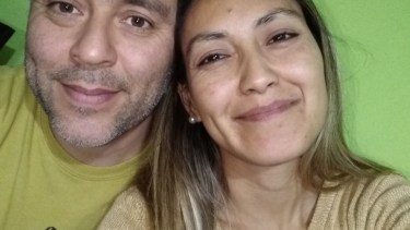 Hosseim y Analía manifestaron su satisfacción de "poder aportar un granito de arena" ante la difícil situación que se vive por la pandemina. (Foto: gentileza)