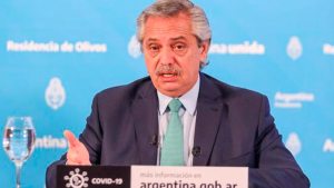 Para Fernández hay una «gran irresponsabilidad» de quienes critican el aislamiento