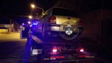 Circulaba en su auto con sus amigos. La policía lo detuvo manejando con 1,87 gramos de alcohol en sangre y sin licencia. (Foto: Gentileza).