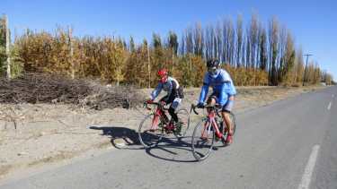 La actividad ciclista se extendió hasta junio pero con las mismas restricciones. Continuarán los controles del personal municipal en las principales vías de tránsito de los deportistas. (foto: Juan Thomes)