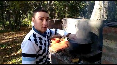 Carbonada criolla: el viedmense Lucas Savoy te enseña a cocinarla