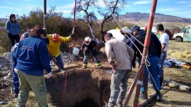 Un hombre se cayó de cabeza a un pozo de 7 metros. Fue trasladado a la Clínica Chapelco, donde tuvo una cirugía por el traumatismo de cráneo. (Foto: Gentileza Info Los Andes).