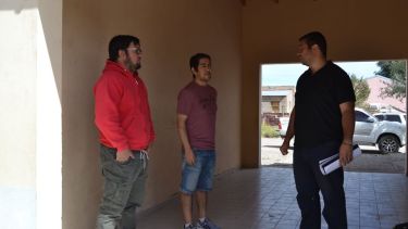 A principio de marzo de este año el Secretario de Gobierno Gonzalo Adaime recorre el Centro Comunitario del barrio Matadero junto al arquitecto Darío Andrade  y Carlos Lepiante (Foto: Archivo).